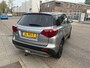 Suzuki Vitara 1.4 Boosterjet Stijl // Trekhaak afneembaar // Two-tone // Zwarte velgen // PDC // Full led // Rijklaarprijs!