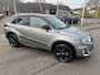 Suzuki Vitara 1.4 Boosterjet Stijl // Trekhaak afneembaar // Two-tone // Zwarte velgen // PDC // Full led // Rijklaarprijs!