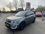 Suzuki Vitara 1.4 Boosterjet Stijl // Trekhaak afneembaar // Two-tone // Zwarte velgen // PDC // Full led // Rijklaarprijs!