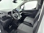 Toyota ProAce City 1.2 Turbo Live Long | Trekhaak | Lat om lat | Parkeersensoren voor/achter | Camera | Apple Carplay / Android Auto | Cruise Control | Airco | 3-zits | Betonplex | 16 inch | Anti-inbraakgeraamte