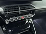 Peugeot e-2008 EV GT 50 kWh | Alcantara Bekleding | Camera | SOH 98,8% | CarPlay | Stoelverwarming | Adaptieve Cruise Control | Keyless Entry/Start