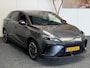 MG MG4 ELECTRIC COMFORT LONG RANGE 64 KW 204 PK FABRIEKGARANTIE TOT 2031 !!! NAVIGATIE VIA APPEL CARPLAY/ANDROID ADAPTIVE CRUISE CONTROL RIJSTROOKSENSOREN KEYLESS GO PDC ZEER MOOI !!