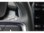 Volvo XC40 T3 R-Design | Adaptieve Cruise-control & Pilot-assist | Elektrisch verwarmbare voorruit | 360 graden camera | Elektrisch verstelbare bestuurdersstoel met memorie functie | Semi-automatische trekhaak | Verwarmbare voorstoelen | Panoramisch schuif/kantel dak | Standkachel