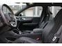 Volvo XC40 T3 R-Design | Adaptieve Cruise-control & Pilot-assist | Elektrisch verwarmbare voorruit | 360 graden camera | Elektrisch verstelbare bestuurdersstoel met memorie functie | Semi-automatische trekhaak | Verwarmbare voorstoelen | Panoramisch schuif/kantel dak | Standkachel