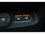 Volvo XC40 T3 R-Design | Adaptieve Cruise-control & Pilot-assist | Elektrisch verwarmbare voorruit | 360 graden camera | Elektrisch verstelbare bestuurdersstoel met memorie functie | Semi-automatische trekhaak | Verwarmbare voorstoelen | Panoramisch schuif/kantel dak | Standkachel