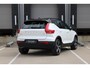 Volvo XC40 T3 R-Design | Adaptieve Cruise-control & Pilot-assist | Elektrisch verwarmbare voorruit | 360 graden camera | Elektrisch verstelbare bestuurdersstoel met memorie functie | Semi-automatische trekhaak | Verwarmbare voorstoelen | Panoramisch schuif/kantel dak | Standkachel