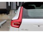 Volvo XC40 T3 R-Design | Adaptieve Cruise-control & Pilot-assist | Elektrisch verwarmbare voorruit | 360 graden camera | Elektrisch verstelbare bestuurdersstoel met memorie functie | Semi-automatische trekhaak | Verwarmbare voorstoelen | Panoramisch schuif/kantel dak | Standkachel
