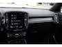 Volvo XC40 T3 R-Design | Adaptieve Cruise-control & Pilot-assist | Elektrisch verwarmbare voorruit | 360 graden camera | Elektrisch verstelbare bestuurdersstoel met memorie functie | Semi-automatische trekhaak | Verwarmbare voorstoelen | Panoramisch schuif/kantel dak | Standkachel