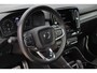 Volvo XC40 T3 R-Design | Adaptieve Cruise-control & Pilot-assist | Elektrisch verwarmbare voorruit | 360 graden camera | Elektrisch verstelbare bestuurdersstoel met memorie functie | Semi-automatische trekhaak | Verwarmbare voorstoelen | Panoramisch schuif/kantel dak | Standkachel