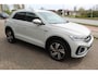 Volkswagen T-Roc 1.5-150pk R-Line Edition DSG-AUTOMAAT ! Gun u het comfort en gemak van een automaat ! Slechts 16.000km ! Winterpakket, Adapt. Cruise Control, Climate Control, Camera, CarPlay