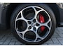 Alfa Romeo Tonale PHEV 280PK VELOCE | NIEUWE AUTO! | PANORAMISCH SCHUIF/KANTEL DAK | WINTERPACK: STOEL/STUUR VERWARMING | TECHNOLOGY PACK: PARKEERWAARSCHUWING VOOR EN ACHTER/360° CAMERA/AUTOMATISCH INPARKEREN/ AUTONOMOUS DRIVING LEVEL 2: ADAPTIVE CRUISE CONTROL/LANE CENTERING ASSIST/TRAFFIC JAM ASSIST DODEHOEK DETECTIE AUTOMATISCH DIMMENDE BUITENSPIEGELS | DRAADLOZE TELEFOONLADER | FULL LED MATRIX KOPLAMPEN | DUAL STAGE VALVE: ACTIEVE DEMPING | KEYLESS ENTRY/START | 19" LICHTMETALEN VELGEN | ROODGESPOTEN BREMBO REMKLAUWEN | NAVIGATIE | DRAADLOZE APPLE CARPLAY/ANDROID AUTO | ELEKTRISCH BEDIENBARE ACHTERKLEP |