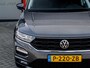 Volkswagen T-Roc 1.0 TSI Style | Origineel NL | 2e Eigenaar | Navigatie | Climate Control | Adaptieve Cruise Control | Parkeersensoren | Lichtmetalen Velgen | Apple Carplay | Android Auto | Metallic Lak | Privacy Glas |