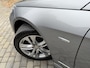 Mercedes-Benz E-klasse Estate 200 CGI Avantgarde Automaat | Unieke kilometerstand 90.163 NAP! | Half/leer | Bi-Xenon verlichting | Climate & cruise control Tempomat | Elektrisch bedienbare achterklep | Parkeersensoren voor en achter