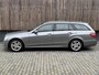 Mercedes-Benz E-klasse Estate 200 CGI Avantgarde Automaat | Unieke kilometerstand 90.163 NAP! | Half/leer | Bi-Xenon verlichting | Climate & cruise control Tempomat | Elektrisch bedienbare achterklep | Parkeersensoren voor en achter
