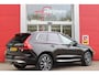 Volvo XC60 2.0 T6 340PK PHEV AWD INSCRIPTION EXCLUSIVE | PANORAMA SCHUIF/KANTEL DAK | LEDEREN BEKLEDING "MORITZ" MET COMFORT STOELEN | HARMAN KARDON AUDIO SYSTEEM | ELEKTRISCH WEGKLAPBARE TREKHAAK | ACHTERUITRIJ CAMERA | PARKEERSENSOREN VOOR + ACHTER | 19" "5-MULTISPAAKS BLACK DIAMONT CUT INSCRIPTION | NAVIGATIESYSTEEM OP BASIS VAN GOOGLE MAPS | APPLE CARPLAY/ANDROID AUTO | KEYLESS ENTRY/START | STANDVERWARMING | ELEKTRISCH BEDIENBARE ACHTERKLEP | INTELLSAFE ASSIST (O.A. ADAPTIVE CRUISE CONTROL MET PILOT ASSIST) | ELEKTRISCH VERSTELBARE BESTUURDERSSTOEL MET GEHEUGENFUNCTIE EN ZITVERLEGING OP DE VOORSTOELEN | SFEERVERLICHTING VOOR + ACHTER | STUUR/STOEL VERWARMING | DRIFTWOOD HOUTINLEG IN DASHBOAR EN MIDDELCONSOLE | PARK ASSIST PACK |