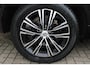 Volvo XC60 2.0 T6 340PK PHEV AWD INSCRIPTION EXCLUSIVE | PANORAMA SCHUIF/KANTEL DAK | LEDEREN BEKLEDING "MORITZ" MET COMFORT STOELEN | HARMAN KARDON AUDIO SYSTEEM | ELEKTRISCH WEGKLAPBARE TREKHAAK | ACHTERUITRIJ CAMERA | PARKEERSENSOREN VOOR + ACHTER | 19" "5-MULTISPAAKS BLACK DIAMONT CUT INSCRIPTION | NAVIGATIESYSTEEM OP BASIS VAN GOOGLE MAPS | APPLE CARPLAY/ANDROID AUTO | KEYLESS ENTRY/START | STANDVERWARMING | ELEKTRISCH BEDIENBARE ACHTERKLEP | INTELLSAFE ASSIST (O.A. ADAPTIVE CRUISE CONTROL MET PILOT ASSIST) | ELEKTRISCH VERSTELBARE BESTUURDERSSTOEL MET GEHEUGENFUNCTIE EN ZITVERLEGING OP DE VOORSTOELEN | SFEERVERLICHTING VOOR + ACHTER | STUUR/STOEL VERWARMING | DRIFTWOOD HOUTINLEG IN DASHBOAR EN MIDDELCONSOLE | PARK ASSIST PACK |