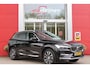 Volvo XC60 2.0 T6 340PK PHEV AWD INSCRIPTION EXCLUSIVE | PANORAMA SCHUIF/KANTEL DAK | LEDEREN BEKLEDING "MORITZ" MET COMFORT STOELEN | HARMAN KARDON AUDIO SYSTEEM | ELEKTRISCH WEGKLAPBARE TREKHAAK | ACHTERUITRIJ CAMERA | PARKEERSENSOREN VOOR + ACHTER | 19" "5-MULTISPAAKS BLACK DIAMONT CUT INSCRIPTION | NAVIGATIESYSTEEM OP BASIS VAN GOOGLE MAPS | APPLE CARPLAY/ANDROID AUTO | KEYLESS ENTRY/START | STANDVERWARMING | ELEKTRISCH BEDIENBARE ACHTERKLEP | INTELLSAFE ASSIST (O.A. ADAPTIVE CRUISE CONTROL MET PILOT ASSIST) | ELEKTRISCH VERSTELBARE BESTUURDERSSTOEL MET GEHEUGENFUNCTIE EN ZITVERLEGING OP DE VOORSTOELEN | SFEERVERLICHTING VOOR + ACHTER | STUUR/STOEL VERWARMING | DRIFTWOOD HOUTINLEG IN DASHBOAR EN MIDDELCONSOLE | PARK ASSIST PACK |
