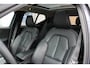 Volvo XC40 1.5 T4 Recharge Inscription | Panoramadak | Elek. bed. voorstoelen met geheugen | Semi elek. trekhaak | Verwarmbare voorstoelen | Verwarmbaar stuurwiel | 360 graden camera | Verwarmbare achterbank | Keyless entry | Premium audio by Harman Kardon | Adaptive cruise control | Blind spot | Elektrische achterklep | Apple carplay |
