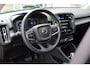 Volvo XC40 1.5 T4 Recharge Inscription | Panoramadak | Elek. bed. voorstoelen met geheugen | Semi elek. trekhaak | Verwarmbare voorstoelen | Verwarmbaar stuurwiel | 360 graden camera | Verwarmbare achterbank | Keyless entry | Premium audio by Harman Kardon | Adaptive cruise control | Blind spot | Elektrische achterklep | Apple carplay |