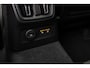 Volvo XC40 1.5 T4 Recharge Inscription | Panoramadak | Elek. bed. voorstoelen met geheugen | Semi elek. trekhaak | Verwarmbare voorstoelen | Verwarmbaar stuurwiel | 360 graden camera | Verwarmbare achterbank | Keyless entry | Premium audio by Harman Kardon | Adaptive cruise control | Blind spot | Elektrische achterklep | Apple carplay |