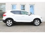 Volvo XC40 T2 Momentum Business | Dealer onderhouden | 360 graden camera | Adaptieve cruise control | Apple carplay/Android auto | Elektrische achterklep | Keyless | 18 inch Lichtmetalen velgen |