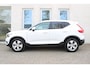 Volvo XC40 T2 Momentum Business | Dealer onderhouden | 360 graden camera | Adaptieve cruise control | Apple carplay/Android auto | Elektrische achterklep | Keyless | 18 inch Lichtmetalen velgen |