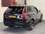 Volvo XC90 2.0 T8 Twin Engine AWD R-Design 7 Persoons LEDER NAVIGATIE LUCHTVERING ADAPTIVE CRUISE CONTROL HEAD-UP DISPLAY PANORAMA SCHUIF/KANTELDAK ACHTERUITRIJCAMERA ZEER MOOI !!