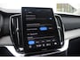 Volvo XC90 T8 Automaat Plug-in hybrid AWD Ultra Dark | High End Audio by Bowers en Wilkins | Luchtvering | Nappa leder interieur | Gelaagde zijruiten | Semi Electrische Trekhaak| Voorstoelen met Massage Functie | Adaptive Cruise & Pilot Assist |