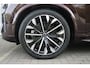 Volvo XC90 T8 Automaat Plug-in hybrid AWD Ultra Dark | High End Audio by Bowers en Wilkins | Luchtvering | Nappa leder interieur | Gelaagde zijruiten | Semi Electrische Trekhaak| Voorstoelen met Massage Functie | Adaptive Cruise & Pilot Assist |
