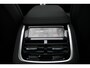 Volvo XC90 T8 Automaat Plug-in hybrid AWD Ultra Dark | High End Audio by Bowers en Wilkins | Luchtvering | Nappa leder interieur | Gelaagde zijruiten | Semi Electrische Trekhaak| Voorstoelen met Massage Functie | Adaptive Cruise & Pilot Assist |