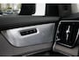 Volvo XC90 T8 Automaat Plug-in hybrid AWD Ultra Dark |Premium Audio by Bowers en Wilkins| Luchtvering| Nappa leder interieur|Gelaagde zijruiten| Semi Electrische Trekhaak| Voorstoelen met Massage Functie| Alarmklasse 3.
