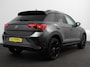 Volkswagen T-Roc 1.5 TSI DSG R-Line + Design pakket Black Automaat Climate control Stoelverwarming Stuurverwarming Parkeersensoren LED Adaptieve cruise control Camera Panorama dak Navigatie Apple Carplay/Android Auto Climate control