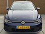 Volkswagen Golf 1.0 eTSI Life Automaat | Achteruitrijcamera | Navigatiesysteem | Metallic lak | LED verlichting | Adaptieve cruise control | Apple CarPlay/Android Auto | Lichtmetalen velgen | Parkeersensoren voor en achter