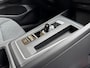 Volkswagen Golf 1.0 eTSI Life Automaat | Achteruitrijcamera | Navigatiesysteem | Metallic lak | LED verlichting | Adaptieve cruise control | Apple CarPlay/Android Auto | Lichtmetalen velgen | Parkeersensoren voor en achter