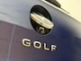 Volkswagen Golf 1.0 eTSI Life Automaat | Achteruitrijcamera | Navigatiesysteem | Metallic lak | LED verlichting | Adaptieve cruise control | Apple CarPlay/Android Auto | Lichtmetalen velgen | Parkeersensoren voor en achter