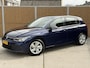Volkswagen Golf 1.0 eTSI Life Automaat | Achteruitrijcamera | Navigatiesysteem | Metallic lak | LED verlichting | Adaptieve cruise control | Apple CarPlay/Android Auto | Lichtmetalen velgen | Parkeersensoren voor en achter