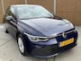 Volkswagen Golf 1.0 eTSI Life Automaat | Achteruitrijcamera | Navigatiesysteem | Metallic lak | LED verlichting | Adaptieve cruise control | Apple CarPlay/Android Auto | Lichtmetalen velgen | Parkeersensoren voor en achter