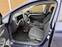 Volkswagen Golf 1.0 eTSI Life Automaat | Achteruitrijcamera | Navigatiesysteem | Metallic lak | LED verlichting | Adaptieve cruise control | Apple CarPlay/Android Auto | Lichtmetalen velgen | Parkeersensoren voor en achter