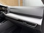 Volkswagen Golf 1.0 eTSI Life Automaat | Achteruitrijcamera | Navigatiesysteem | Metallic lak | LED verlichting | Adaptieve cruise control | Apple CarPlay/Android Auto | Lichtmetalen velgen | Parkeersensoren voor en achter