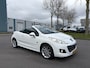 Peugeot 207 CC 1.6 VTi Roland Garros 120 PK. Prachtige en als nieuw rijdende auto met slechts 120.000 KM !!!