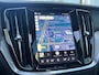 Volvo V60 T8 R Recharge AWD Ultra Dark | Flash Green | Polestar Optimalisatie | Heico | Panoramadak | 20 inch | Stylingskit |