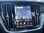 Volvo V60 T8 R Recharge AWD Ultra Dark | Flash Green | Polestar Optimalisatie | Heico | Panoramadak | 20 inch | Stylingskit |