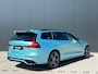 Volvo V60 T8 R Recharge AWD Ultra Dark | Flash Green | Polestar Optimalisatie | Heico | Panoramadak | 20 inch | Stylingskit |