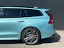 Volvo V60 T8 R Recharge AWD Ultra Dark | Flash Green | Polestar Optimalisatie | Heico | Panoramadak | 20 inch | Stylingskit |