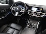 BMW 3-Serie Touring 330e xDrive High Executive | M-Pakket | Shadow Line | LED | Panoramadak | Sportstoelen | Stoelverwarming V+ A | 360 Camera | DAB | Adaptieve Cruise Control | Sfeerverlichting | Harman/Kardon | Ele. kofferdeksel |