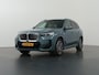 BMW iX1 eDrive20 67 kWh M-Pakket | SOH 98% | Panormadak | Sportstoelen | Curved Display | Harman/Kardon | Camera | Apple CarPlay/Android Auto | Ele.verstelbare stoelen + Geheugen | Ele. kofferdeksel |