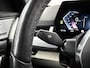 BMW iX1 eDrive20 67 kWh M-Pakket | SOH 98% | Panormadak | Sportstoelen | Curved Display | Harman/Kardon | Camera | Apple CarPlay/Android Auto | Ele.verstelbare stoelen + Geheugen | Ele. kofferdeksel |