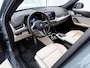 BMW iX1 eDrive20 67 kWh M-Pakket | SOH 98% | Panormadak | Sportstoelen | Curved Display | Harman/Kardon | Camera | Apple CarPlay/Android Auto | Ele.verstelbare stoelen + Geheugen | Ele. kofferdeksel |
