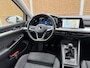 Volkswagen Golf 1.0 TSI Life Business Stoel- en stuurverwarming | LED verlichting | Adaptieve cruise control | Climate control | Navigatiesysteem | Ergoactive bestuurdersstoel | DAB | Parkeersensoren voor en achter | Spiegels elektrisch inklapbaar