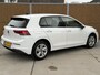 Volkswagen Golf 1.0 TSI Life Business Stoel- en stuurverwarming | LED verlichting | Adaptieve cruise control | Climate control | Navigatiesysteem | Ergoactive bestuurdersstoel | DAB | Parkeersensoren voor en achter | Spiegels elektrisch inklapbaar